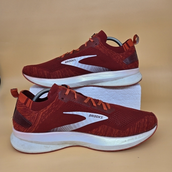 Brooks Levitate 4 Men’s Red White Running Shoes Size 11.5 main image 4